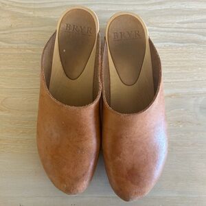 Bryr Gabe Clogs Natural Leather Size 7